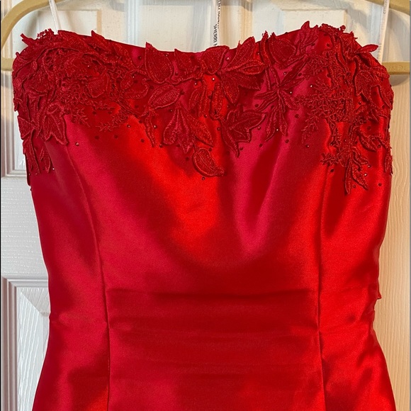 Sherri Hill Prom Dress - Picture 2 of 5